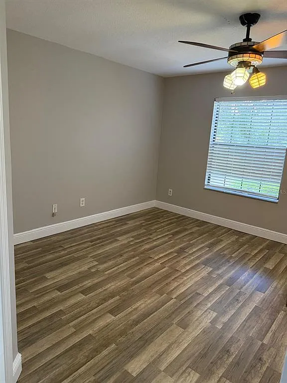 3 bed, 2.5 bath, 1439 sqft, $2,100 — Photo 3