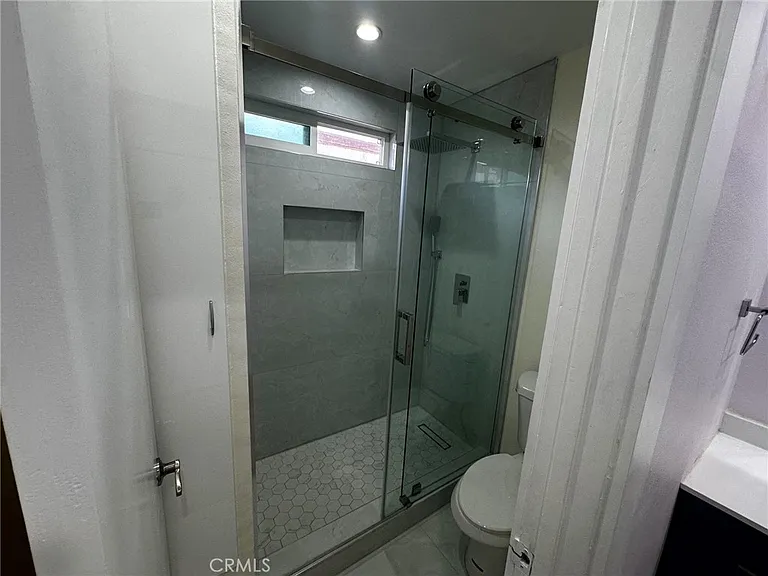 7432 Hazeltine Ave #7 — Photo 19