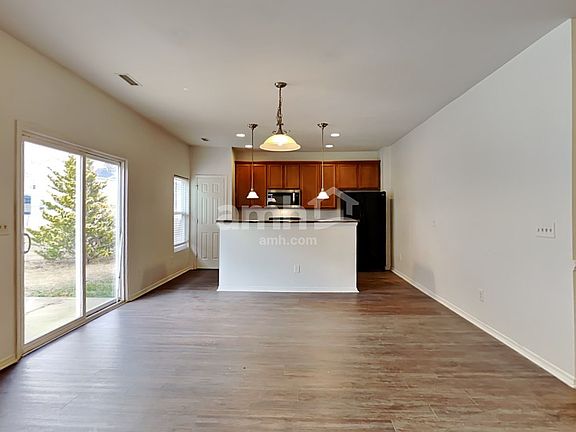 5th image of 550 Kerriann Ln