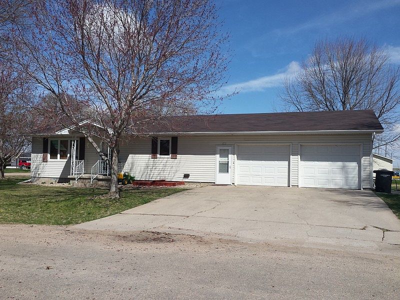 Front of the home
						:
						New roof finished April 2016
