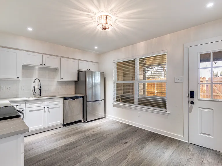 2228 Colony Ct — Photo 11