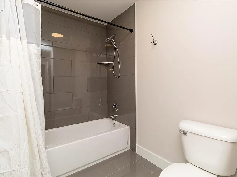 5485 Hammersmith Dr — Photo 37