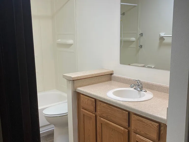 1320-1322 W Meadows Dr — Photo 5