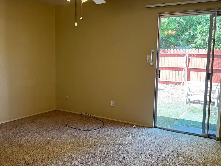 515 Nancy Cir — Photo 12