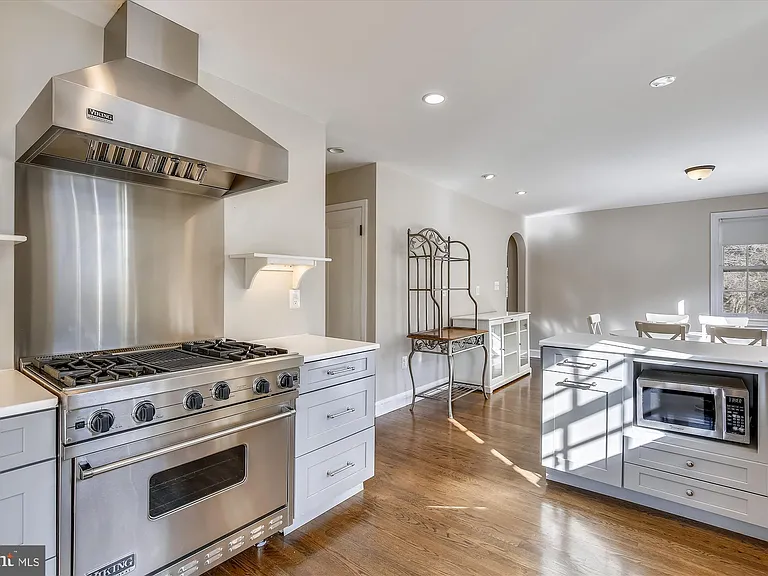 10202 Frederick Ave — Photo 12