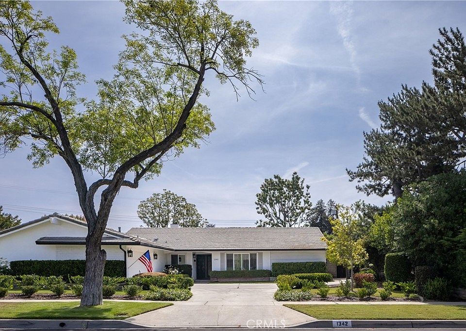 1st image of 1342 N Quince Ave