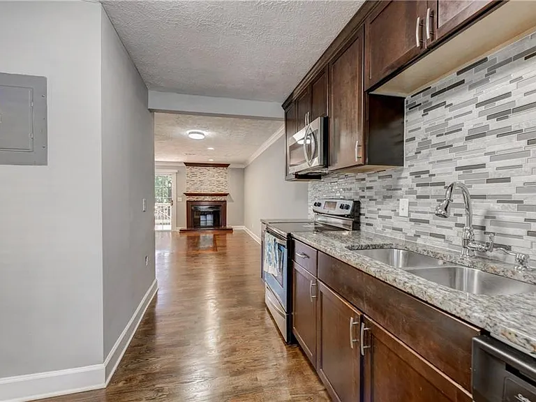 3360 Spring Harbor Dr — Photo 7