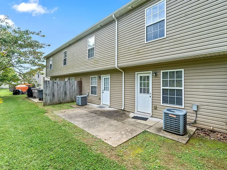 517 Patriot Park Ct #B — Photo 3