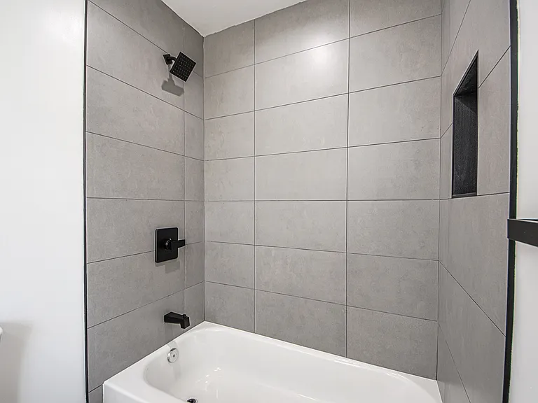 13708 Collins St — Photo 10