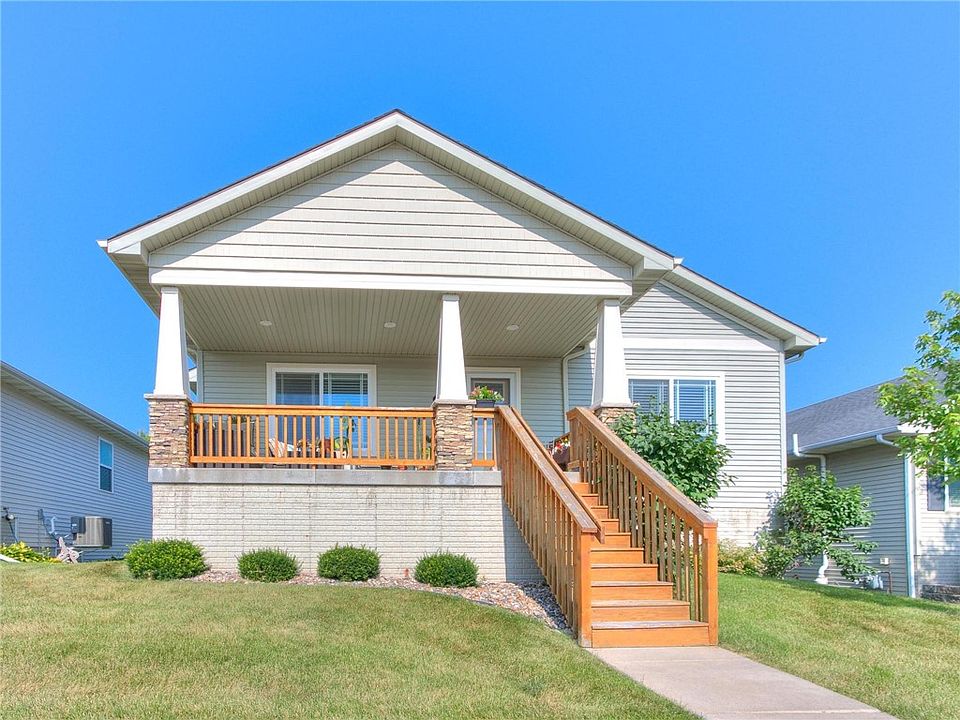 1st image of 1290 SE Waddell Way