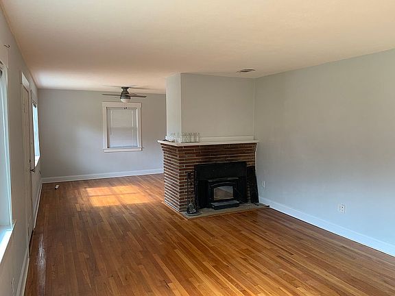 3rd image of 746 Connell Dr