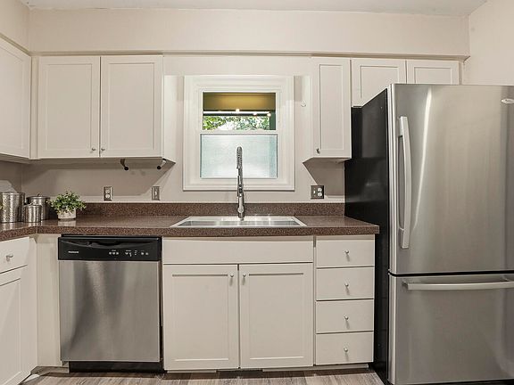 4th image of 104 Applecross Dr