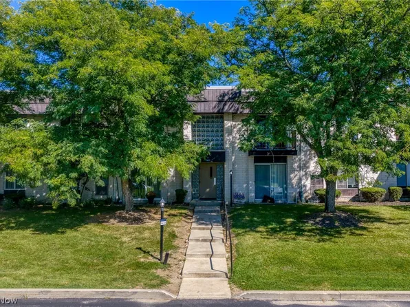 8455 N Akins Rd APT 201, North Royalton, OH 44133