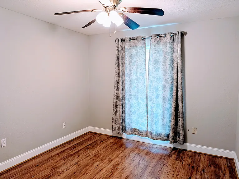 900 Mountain Creek Rd — Photo 6