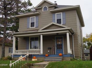 810 6th St NE, Devils Lake, ND 58301