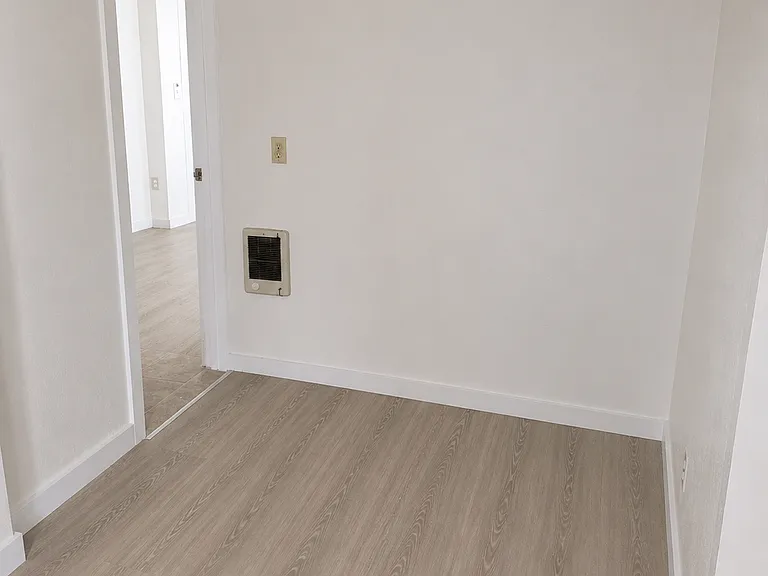 310 SE Spring St #B — Photo 7