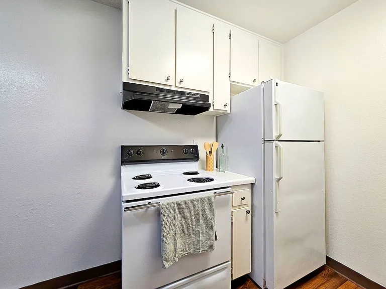 Summit Creek Apartments — Photo 24