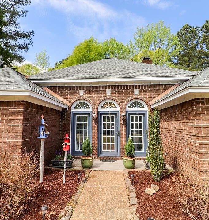 1st image of 412 Meadowlawn Dr