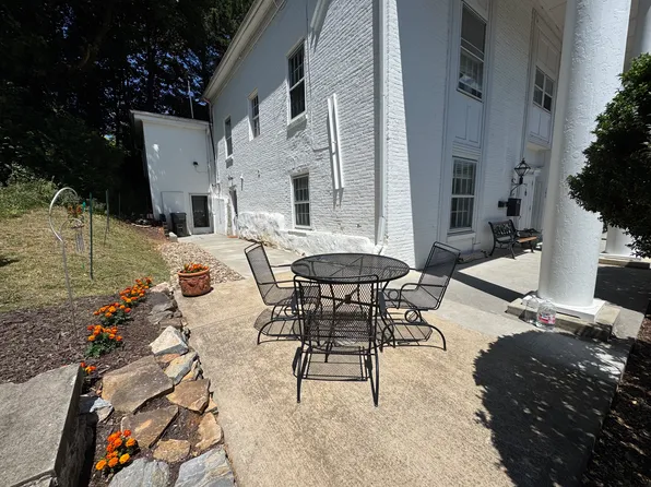 19 N Washington St #A, Winchester, VA 22601