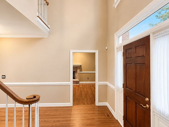 2nd image of 207 Custer Trl