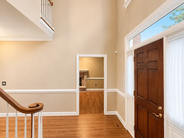 207 Custer Trl — Photo 2