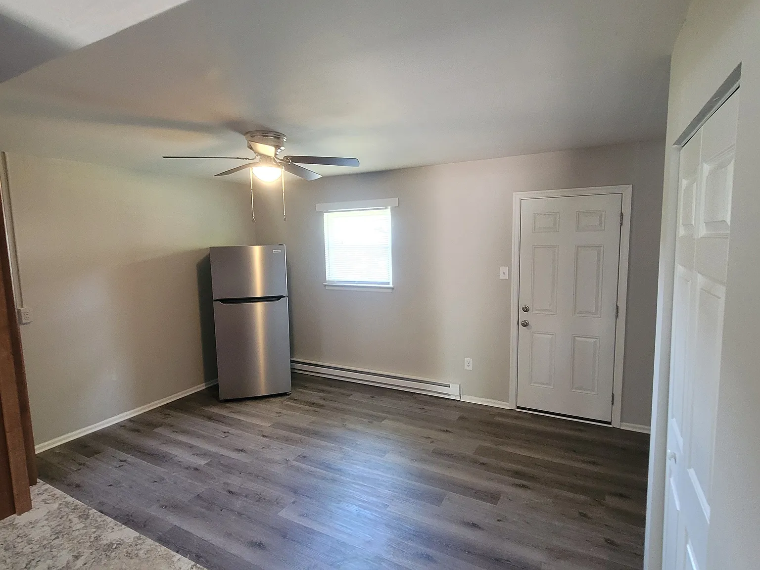 3 bed, 1.5 bath, 1200 sqft, $1,950 — Photo 3