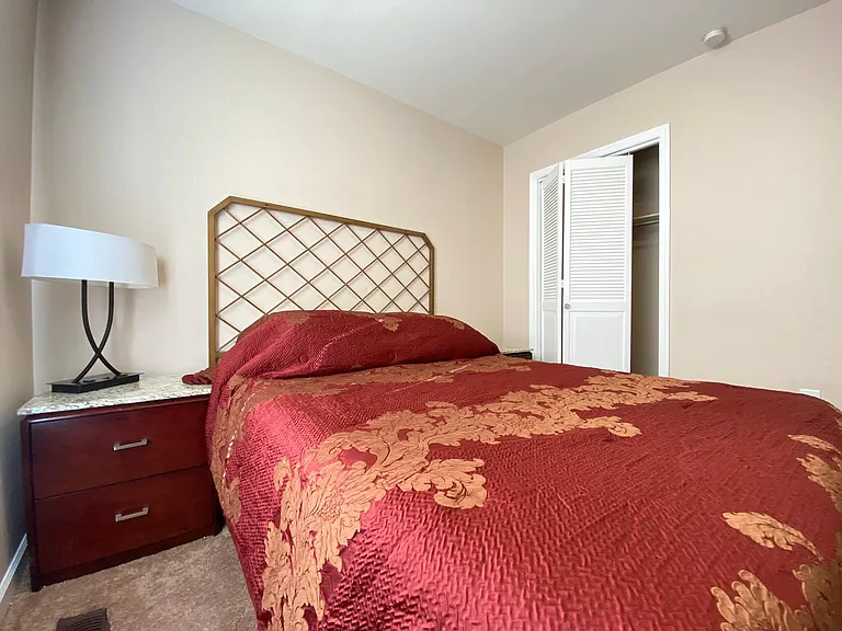 $900/month - upstairs