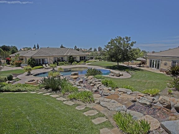 3rd image of 719 California Oak Dr