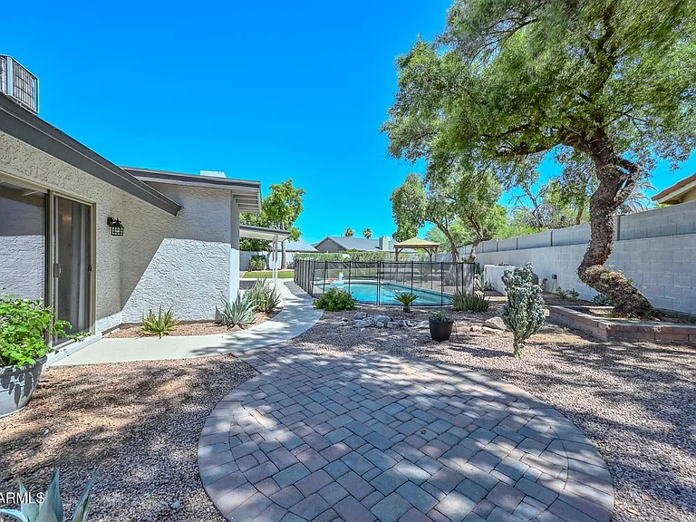 11509 N 109th Way — Photo 15