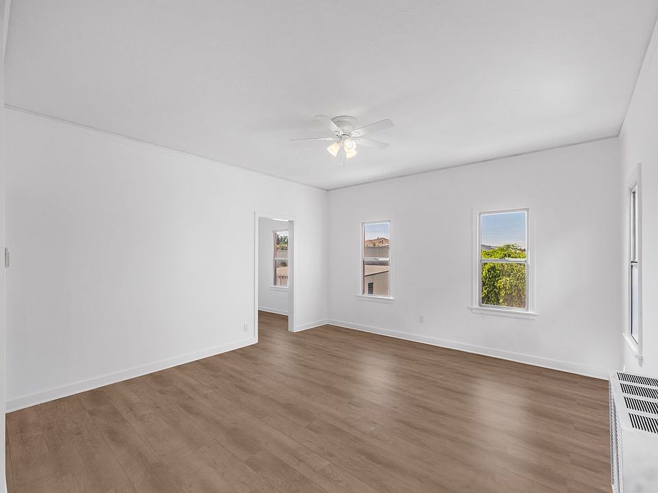 1st image of 4408 Lockwood Ave #109