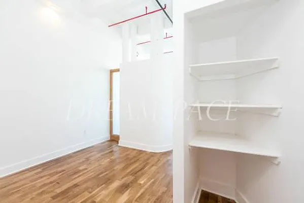 Rented by Dream Space Realty | media 10