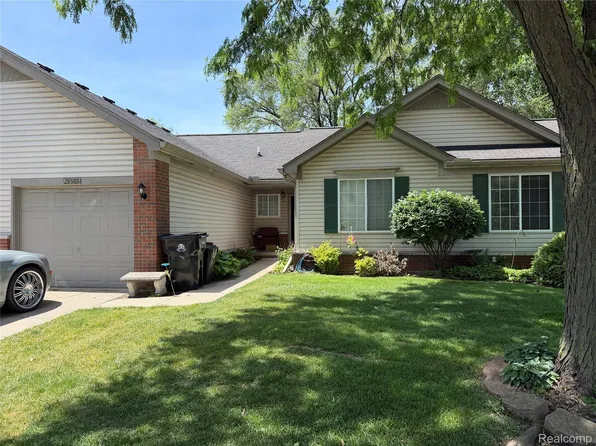 29965 Kenwood Ct, Roseville, MI 48066