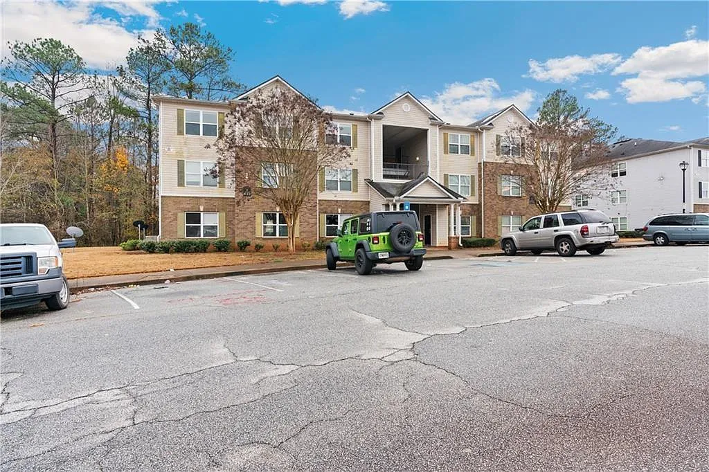3 bed, 2.0 bath, 1292 sqft, $1,770 — Photo 3