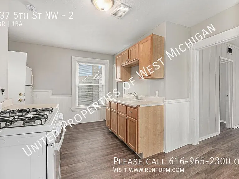 737 5th St NW #2 — Photo 2