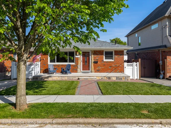 210 Maybury Ave, Staten Island, NY 10308