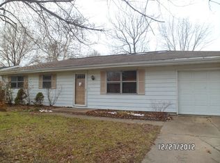 511 Woodland Dr, Chatham, IL