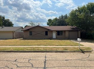 2312 Meadowcrest Dr, Irving, TX 75060