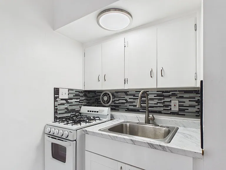 205-215 W Roderick Ave #5 — Photo 14