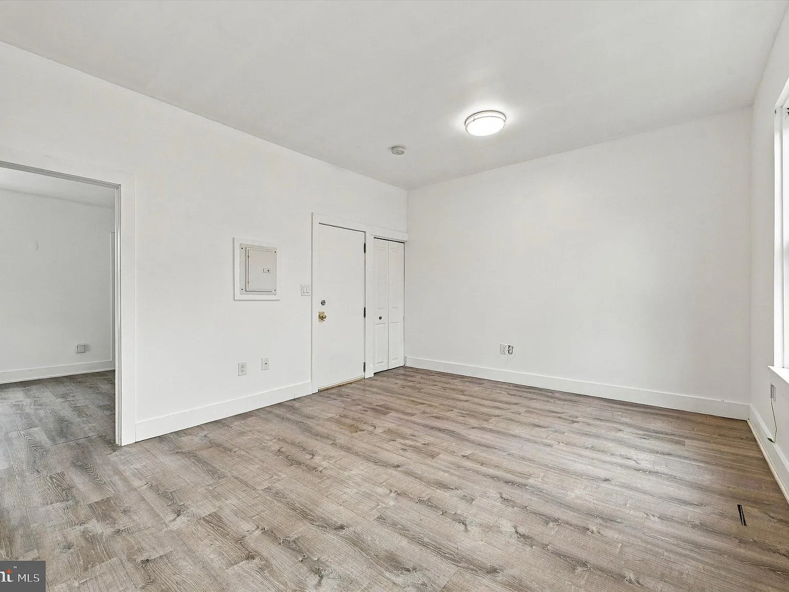 1 bed, 1.0 bath, 3365 sqft, $1,250 — Photo 2