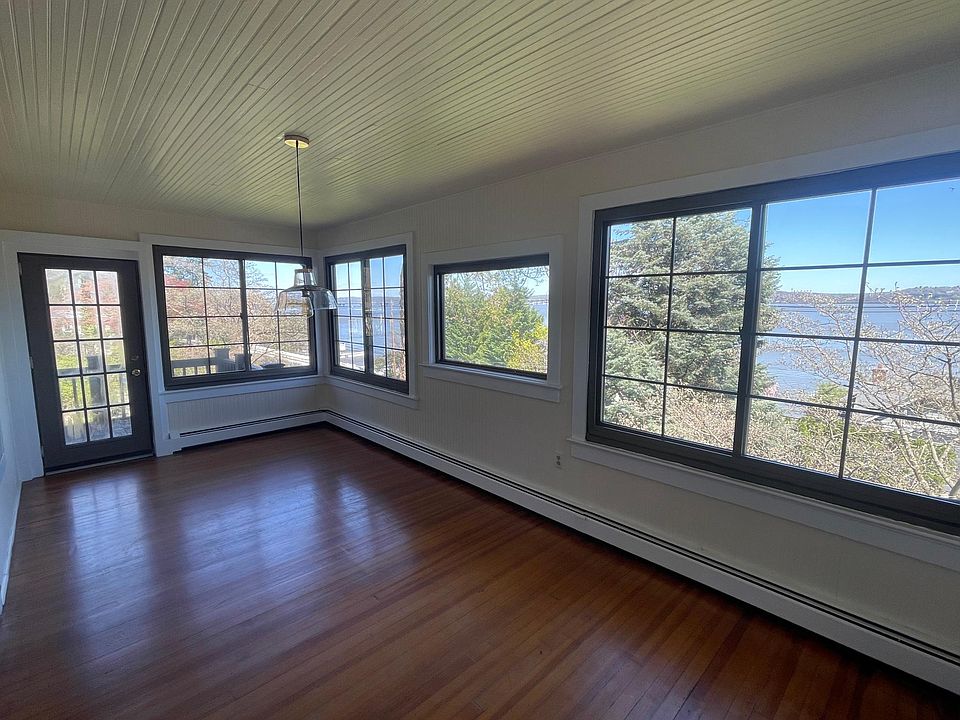 Dining Room/Office/Den with River views and balcony access!