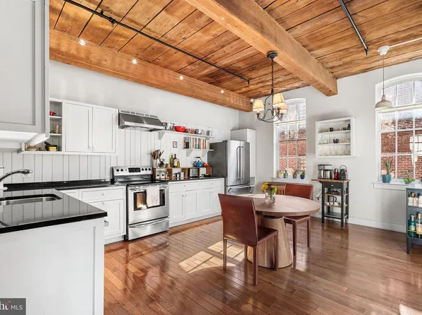 205 Cuthbert St #201, Philadelphia, PA 19106