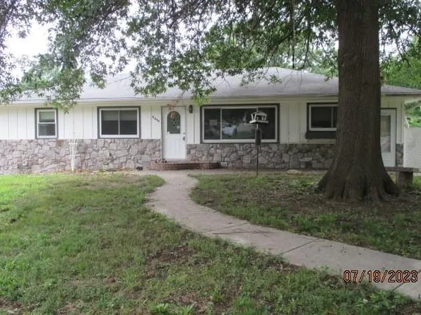 2800 S Cedar Crest Ter, Independence, MO 64057