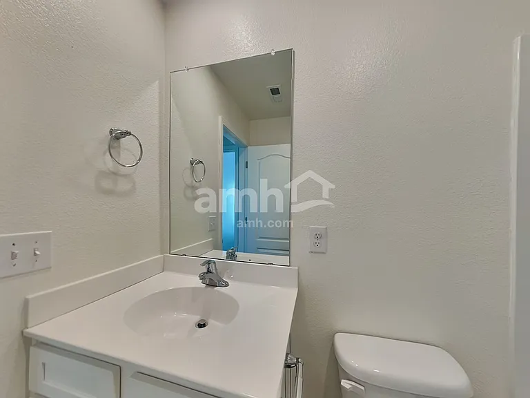 2053 Southlea Dr — Photo 16