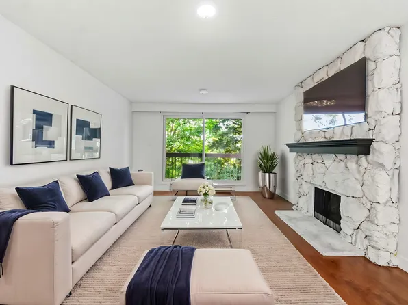 2381 Bury Ave #307, Pt Coquitlam, BC V3C 1Z9