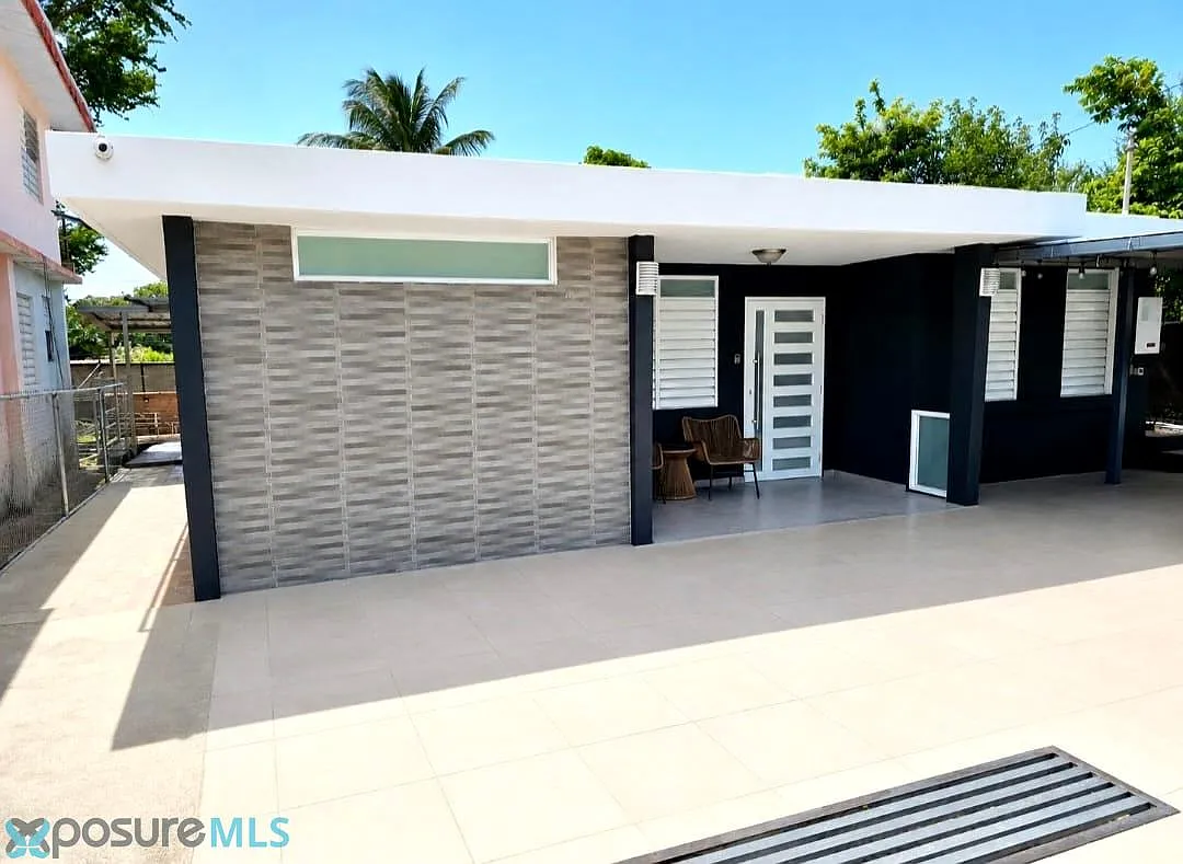 2 bed, 1.0 bath, 700 sqft, $1,300 — Photo 1