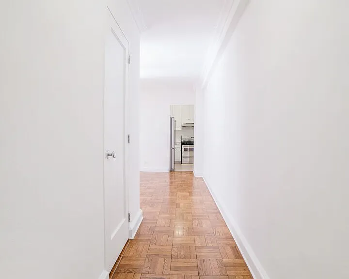 215 E 68th St #5G — Photo 3