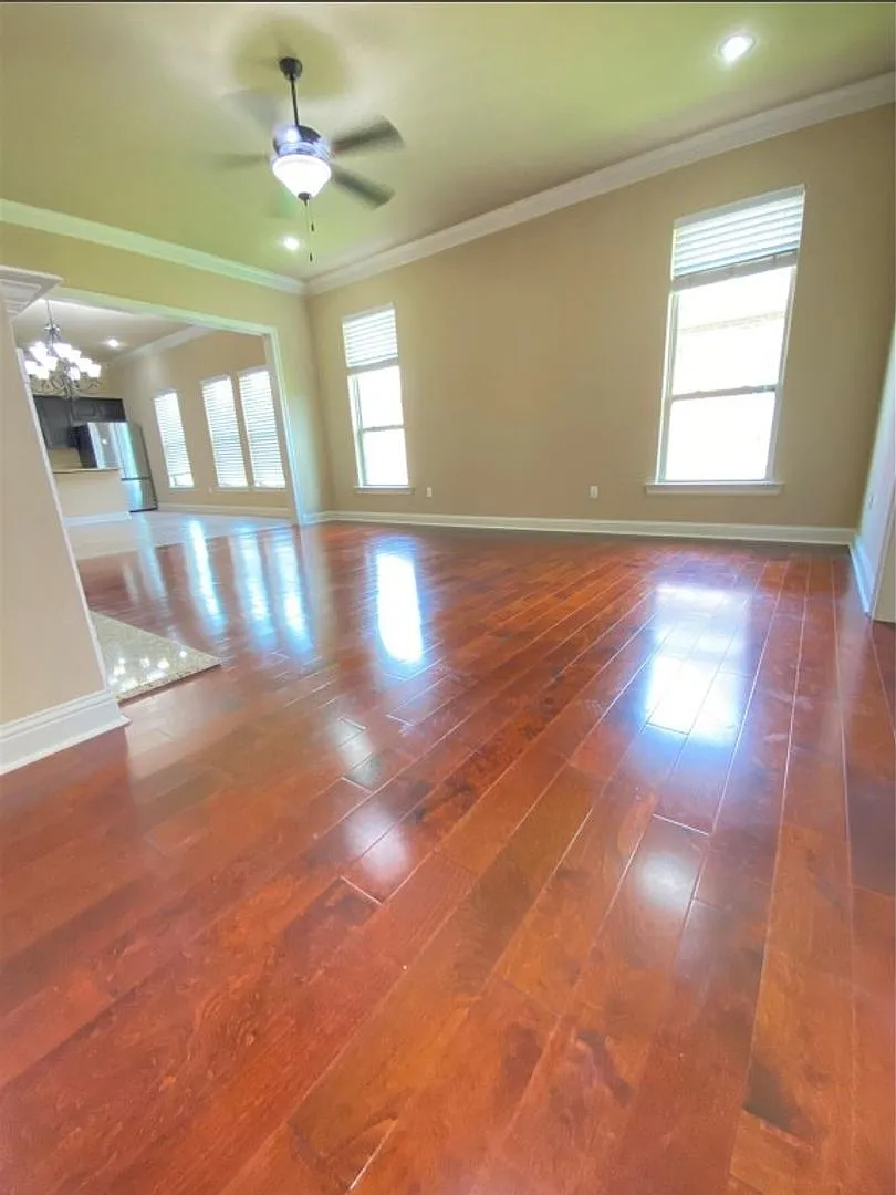 3/2 1842 sqft 2304.95 per month 1144 Island Park Blvd — Photo 3