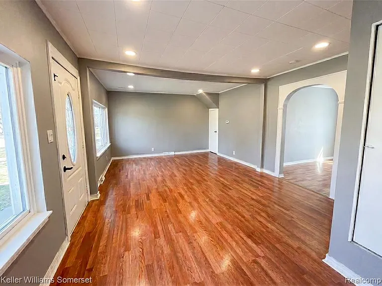 8647 Chalmers Ave — Photo 3