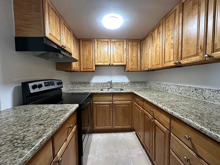2705 NE 9th Ave — Photo 10