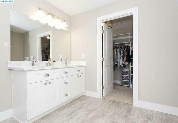 master bath/walk in closet